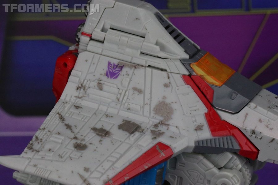 Review Siege War For Cybertron Trilogy Starscream Voyager  (39 of 52)
